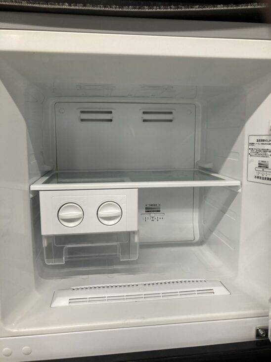 【期間限定】Hisense 2ドア冷蔵庫 HR-B2301 227L 　送料込 HR-B2301 冷蔵庫 シルバー [227L /2ドア /右開きタイプ] 【お届け地域