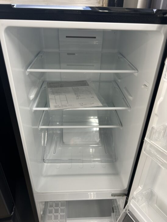 REFAGE　ノンフロン冷凍冷蔵庫　YRZ-F15LK　2024年製　高年式　通電確認済み　冷凍室45L　冷蔵室111L【中古】 冷蔵庫 中古 REFAGE YRZ-F15LK 2024年製 2ドア 156L ブラック ファン式