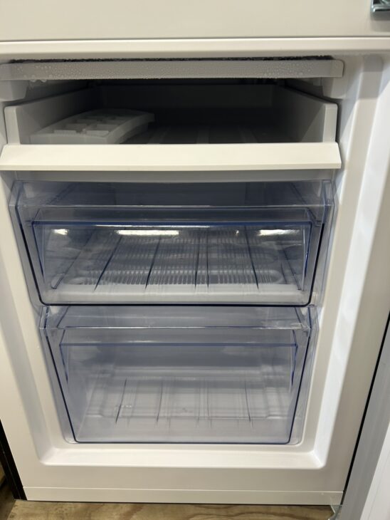 佐賀県武雄市 YAMAZEN 冷凍冷蔵庫 PJKFR-D170 2023年製 目立つ傷が