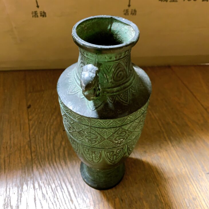 愛知県刈谷市へ 青銅製装飾花瓶 双耳タイプ 使用感ありのため適正価格