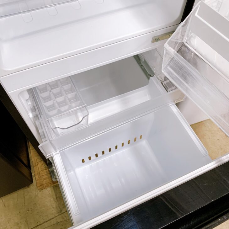 愛知県新城市REFAGE YRZ-F15LK 冷凍冷蔵庫買取 目立つ傷が少ない状態の