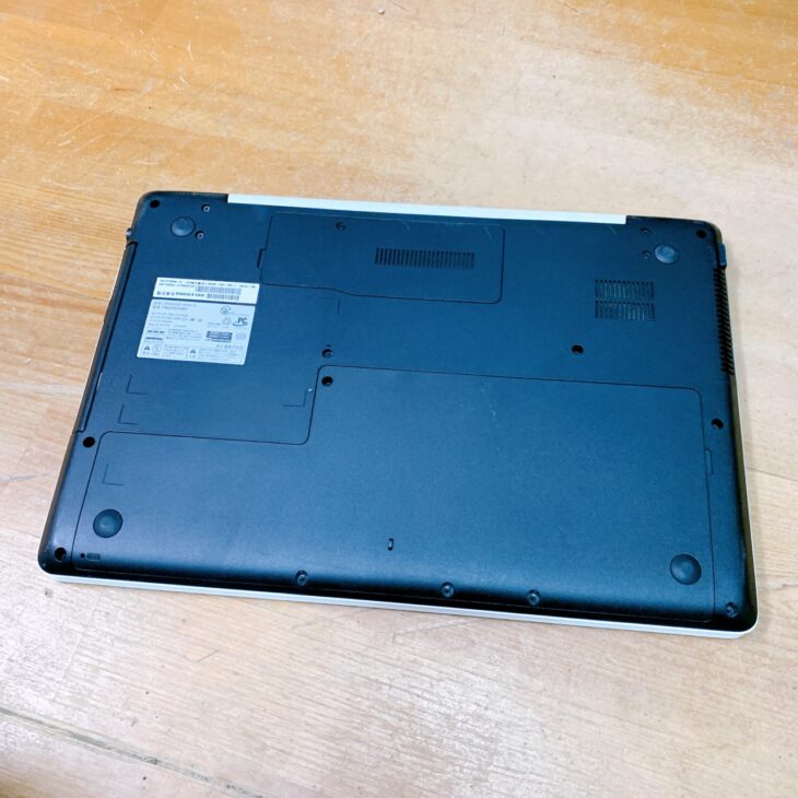 京都府亀岡市 富士通 LIFEBOOK AH50/X FMVA50XWP ノートパソコンを出張