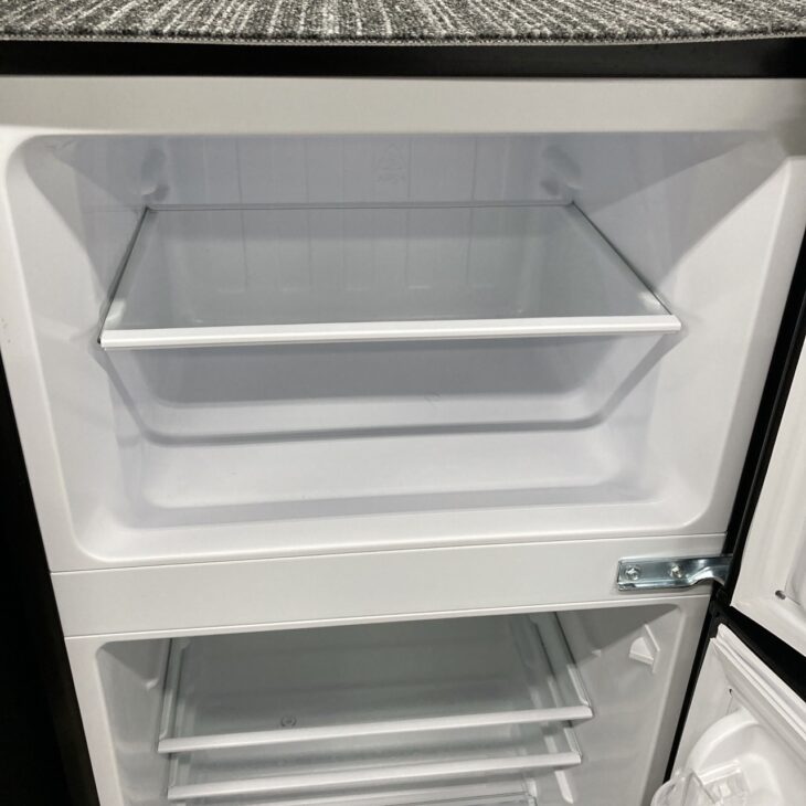 大阪府四條畷市へハイアール JR-N130B 冷蔵庫買取 2022年製で庫内