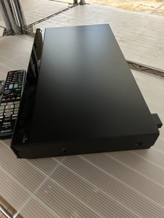 神奈川県三浦市にてSHARP ブルーレイレコーダー BD-T1800 やや使用感