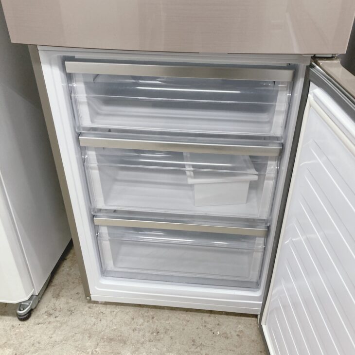 ひ*こ様 大阪市送料無料‼️冷蔵庫 2020年製 AQUA クリーニング済 大阪府泉佐野市でAQUA ノンフロン冷凍冷蔵庫 AQR-VD32F（N）を出張買取