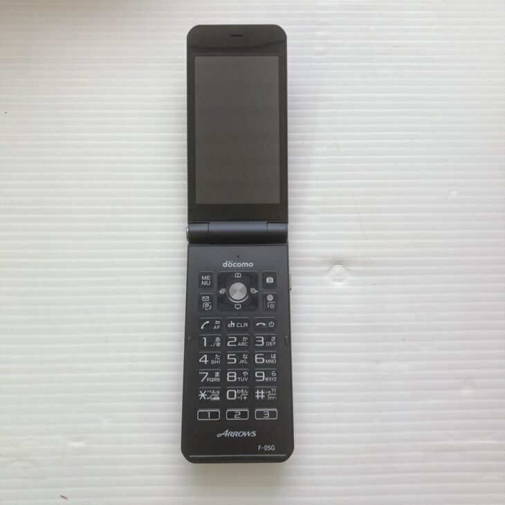 福島県只見町でdocomo arrows ケータイ F-05Gを出張買取 付属品完備で