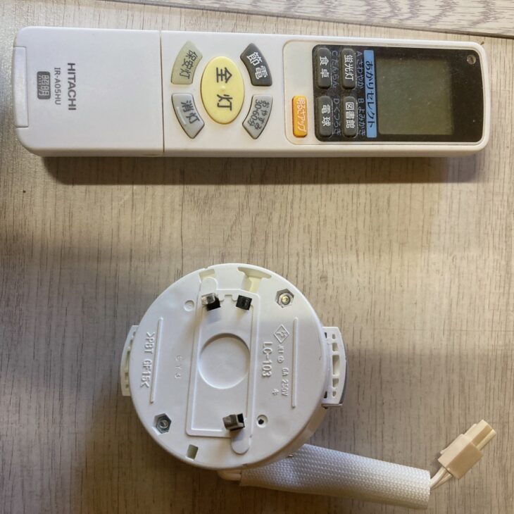 東京都中央区にて日立 LED照明器具 LEC-AH800F 使用感はあるものの状態