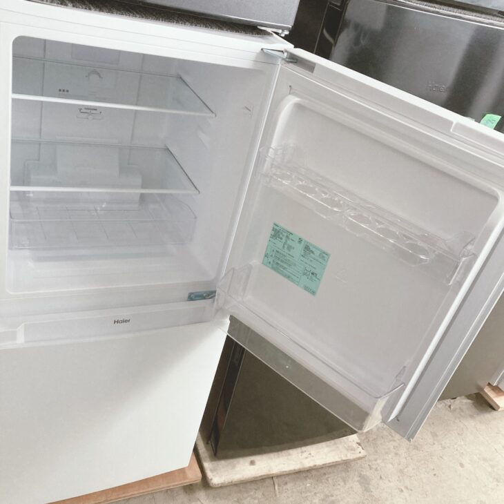 東京都千代田区有楽町にてHaier ノンフロン冷凍冷蔵庫 JR-NF121B 2024