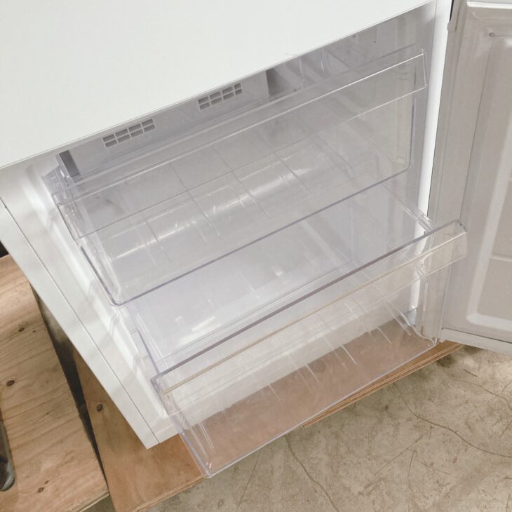 東京都千代田区有楽町にてHaier ノンフロン冷凍冷蔵庫 JR-NF121B 2024