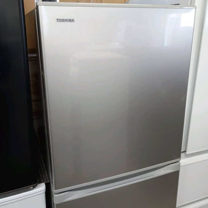 東京都中央区日本橋でTOSHIBA GR-H34S(S) 冷蔵庫を使用感ありの状態で