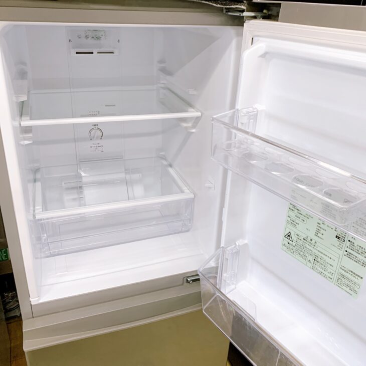 東京都あきる野市でAQUA AQR-13M(S) 冷蔵庫を使用感ありの状態で出張