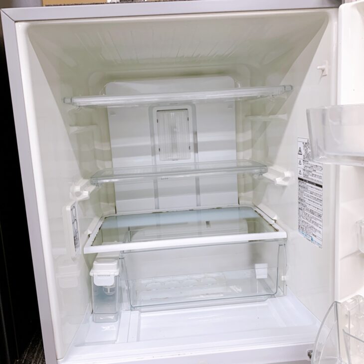 TOSHIBA冷蔵庫　２０１５年式　中古品です。GR-H34S 東京都新宿区で東芝 GR-H34S(S) 冷蔵庫 2015年製 使用感ありのため適正