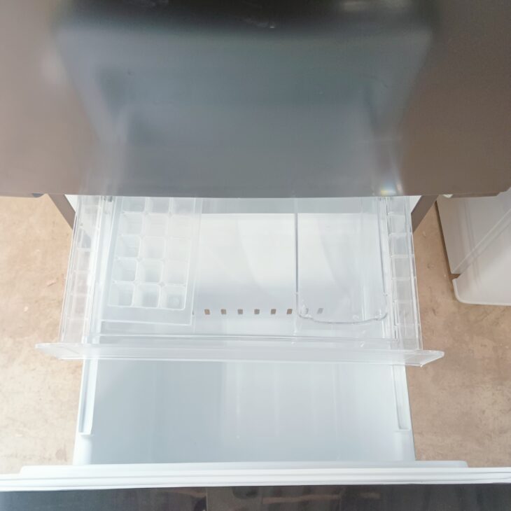 【極美品】REFAGE　ノンフロン冷凍冷蔵庫　YRZ-F15LK　2024年　H 東京都港区新橋でREFAGE YRZ-F15LK ノンフロン冷凍冷蔵庫を出張買取