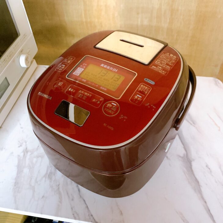 TOSHIBA 真空圧力IH炊飯器 RC-10VFP 赤（中古） 東京都千代田区で東芝 真空圧力IH炊飯器 RC-10VSL 使用感ありを出張
